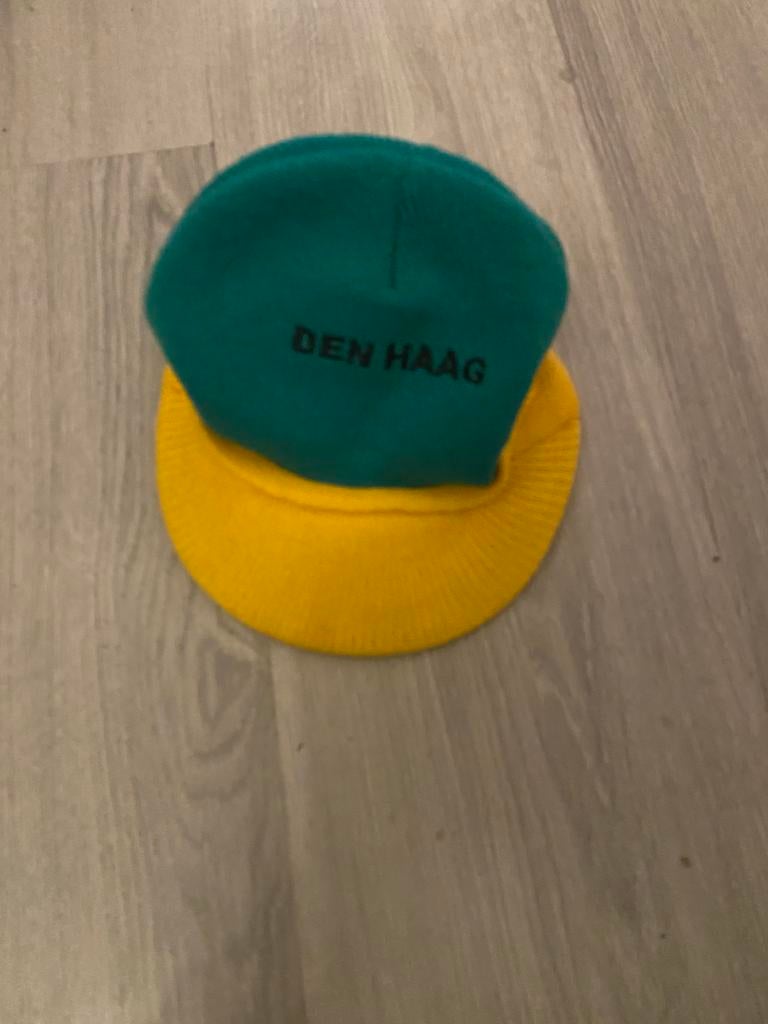 Ado denhaag muts, Verzamelen, Sportartikelen en Voetbal, Ophalen of Verzenden, Zo goed als nieuw, Overige binnenlandse clubs, Shirt