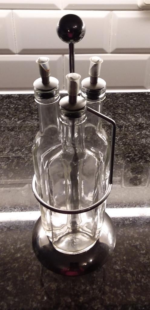 olie- en azijnstel (3 flessen), Ophalen, Zo goed als nieuw