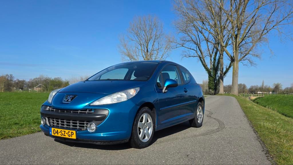 Peugeot 207 1.4 16V nieuwe apk!, Auto's, Peugeot, Voorwielaandrijving, Stof, Zwart, 4 cilinders