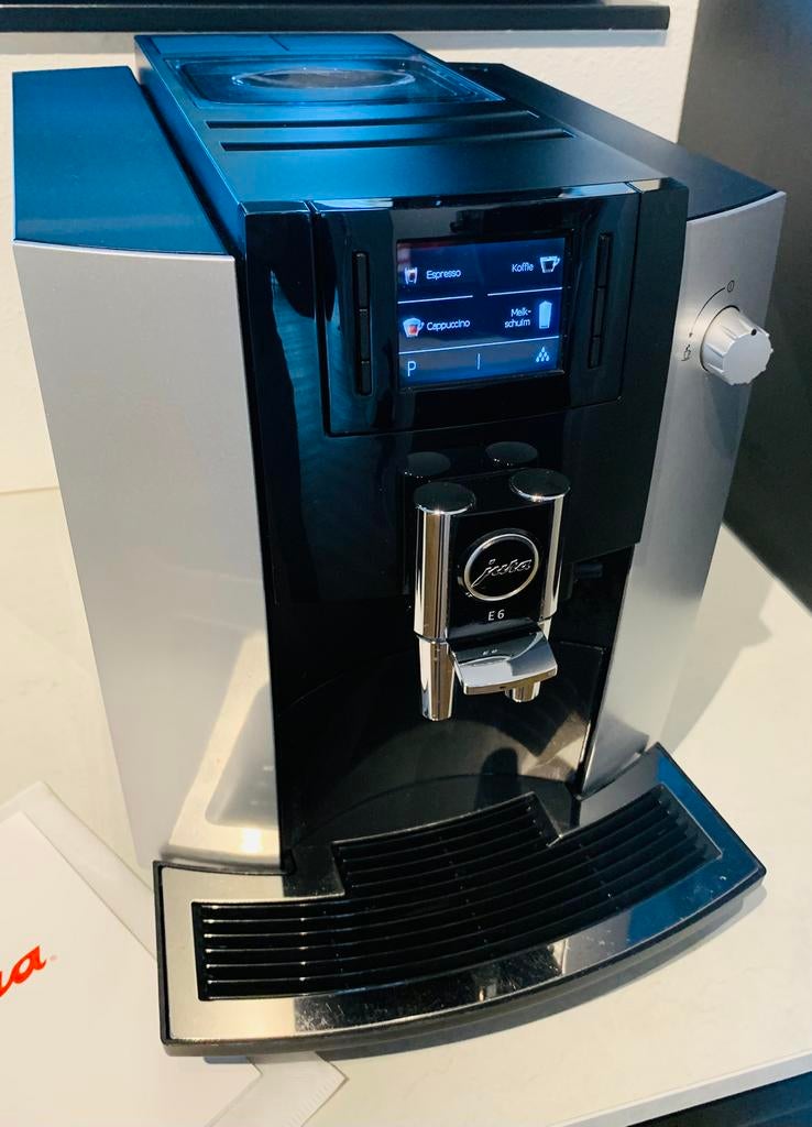 Jura E6 koffiemachine incl. servicebeurt nieuwe maalschijven, Witgoed en Apparatuur, Koffiezetapparaten, Afneembaar waterreservoir