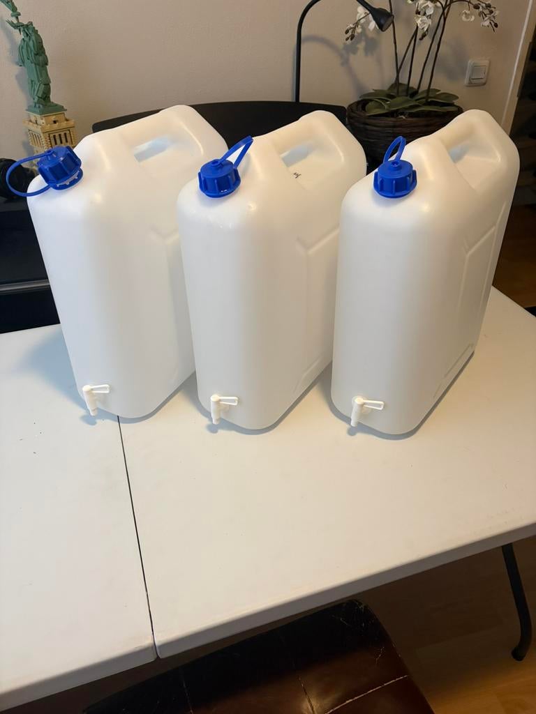 3 x jerrycan 20 liter gebruikt voor aquarium, Ophalen of Verzenden, Gebruikt