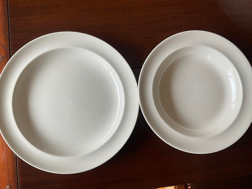 Wedgwood Traditional plain queens ware, Ophalen of Verzenden, Porselein, Overige stijlen, Bord(en)