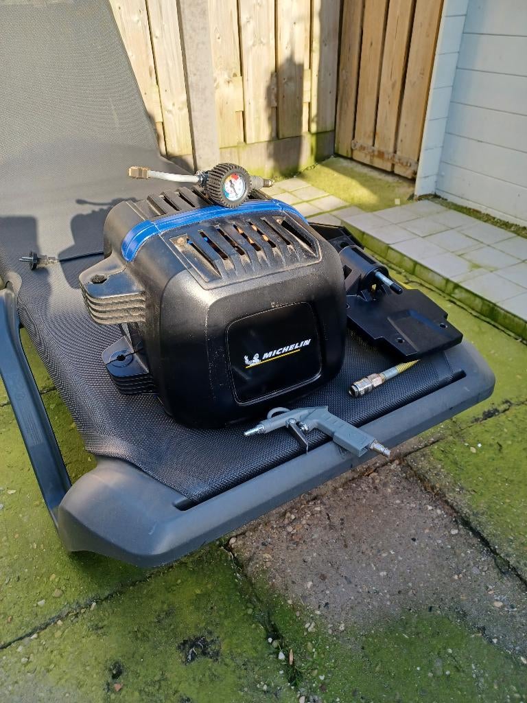 Compressor 8 Barr, Ophalen, 100 liter of meer, Zo goed als nieuw, Minder dan 200 liter/min