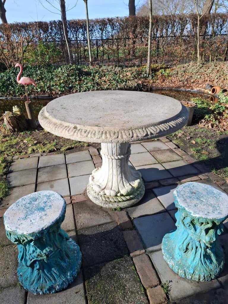 Betonnen tuintafel met 2 betonnen krukjes, Tuin en Terras, Tuintafels, Ophalen, Rond, Overige materialen