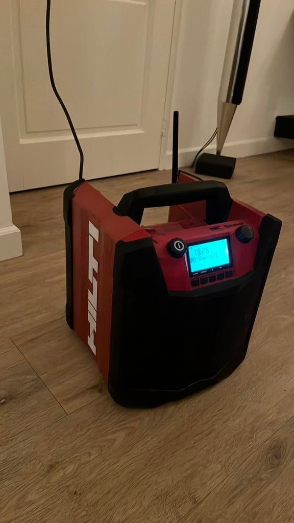 Hilti radio dab 2x accu, Ophalen, Zo goed als nieuw