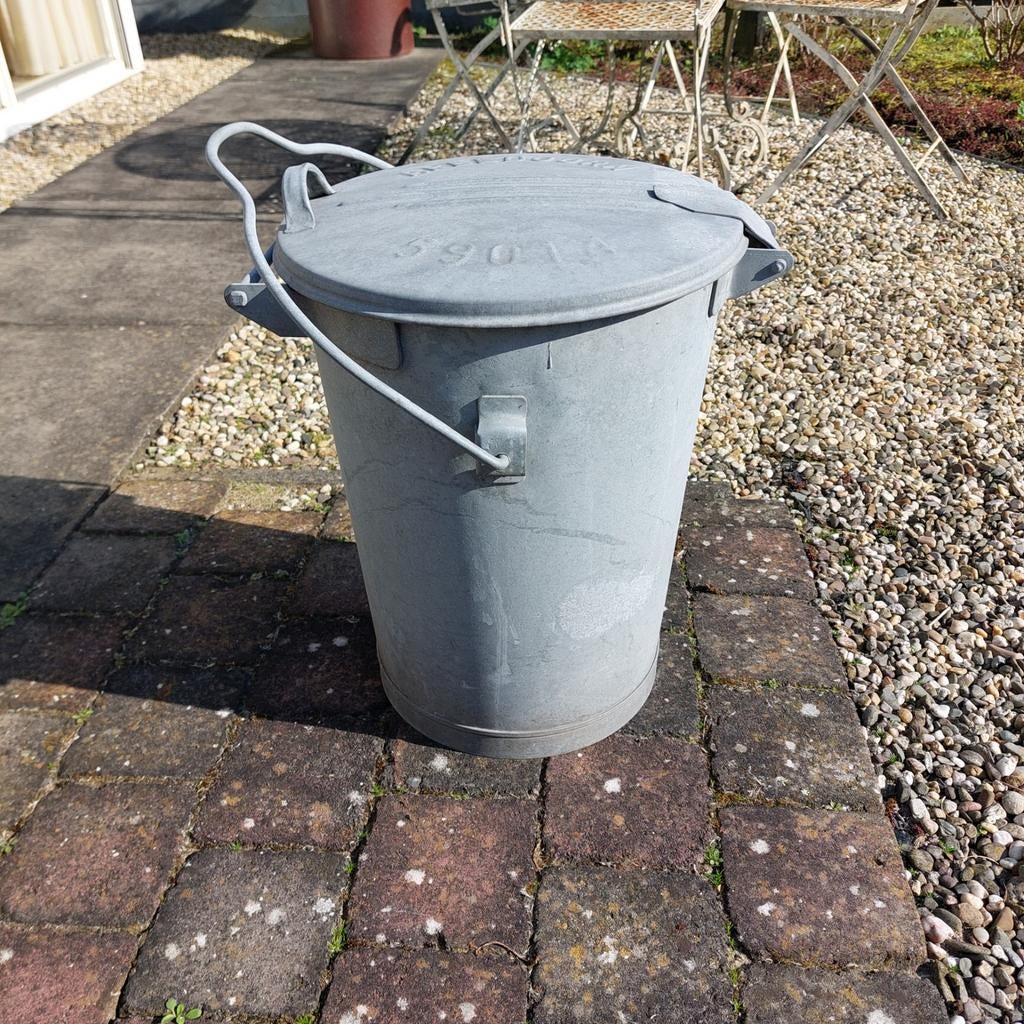 2 brocante zinken vuilnisemmers - Amsterdam & Apeldoorn, Ophalen