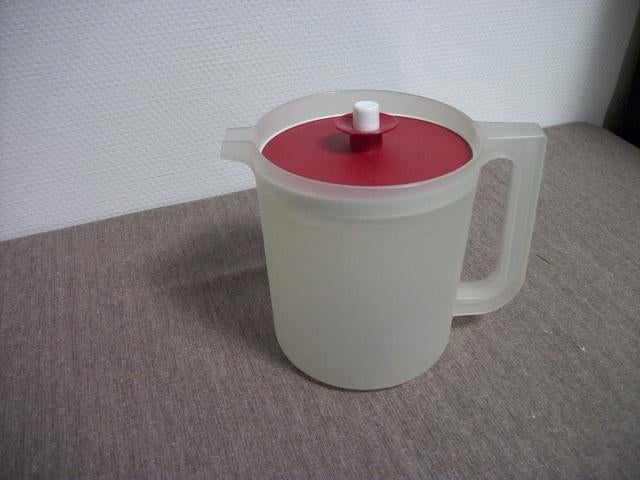 Tupperware Schenkkan ( rood deksel, 2 liter ), Ophalen of Verzenden, Gebruikt, Rood