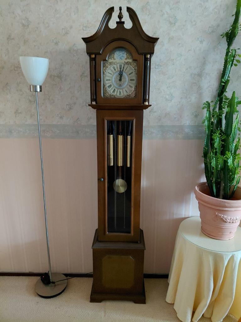 Tempus Fugit staande klok, Ophalen