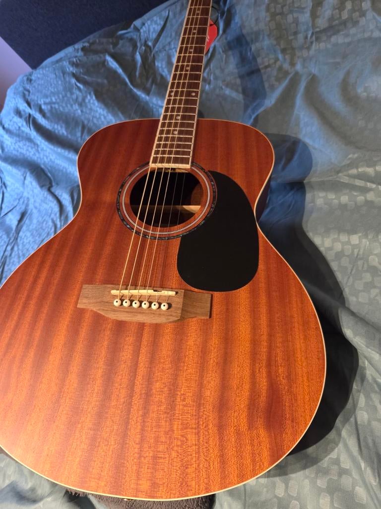 Semi akoestisch gitaar, Muziek en Instrumenten, Ophalen of Verzenden, Zo goed als nieuw, Klassieke of Spaanse gitaar