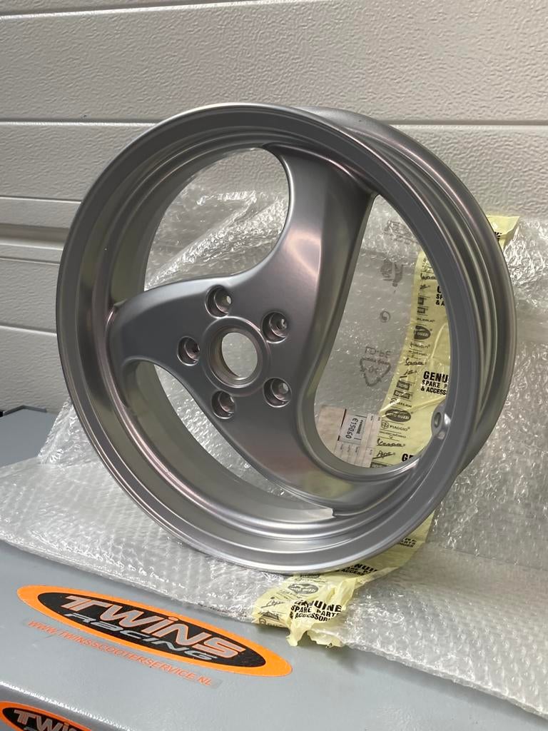 Piaggio NRG DD achtervelg Zilver 56389900B1 Nieuw 13”, Ophalen of Verzenden, Nieuw, Overige typen, Piaggio