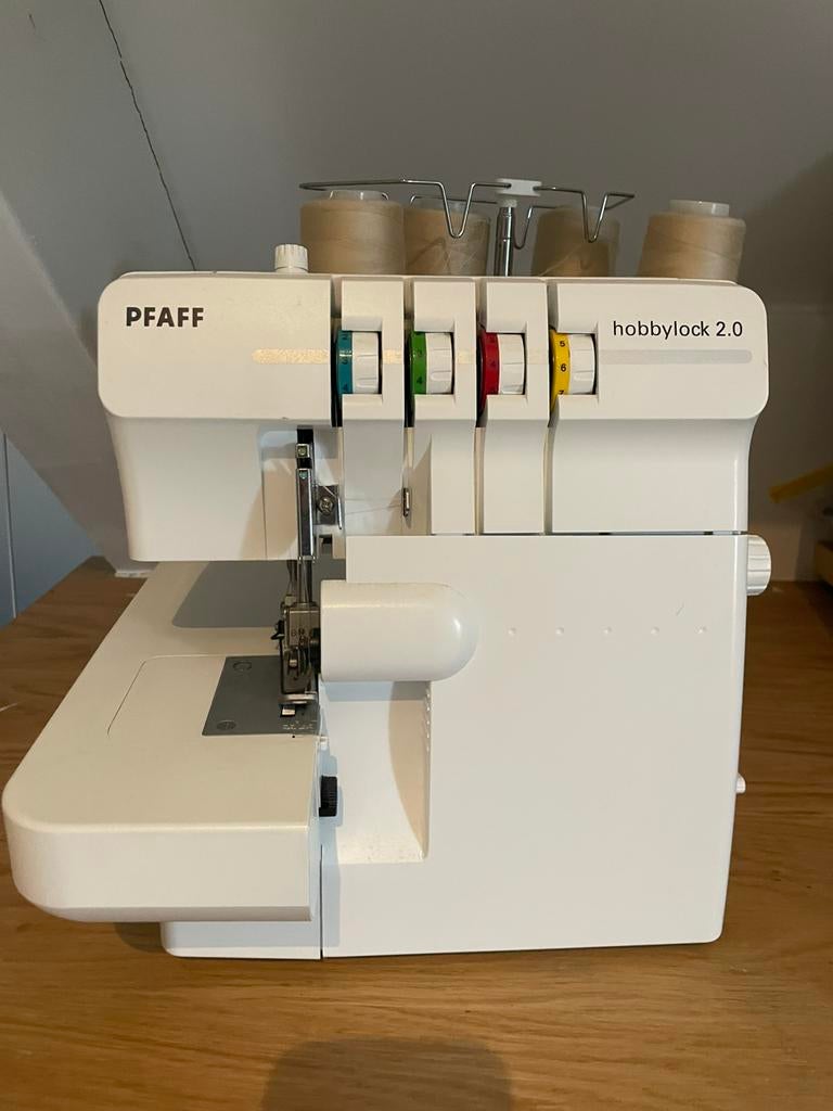Pfaff lockmachine, Hobby en Vrije tijd, Naaimachines en Toebehoren, Ophalen, Zo goed als nieuw, Lockmachine, Pfaff