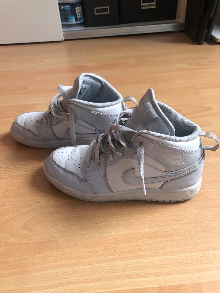 Nike Jordan Sneakers - Maat 35, Gebruikt, Jongen of Meisje, Schoenen, Ophalen of Verzenden