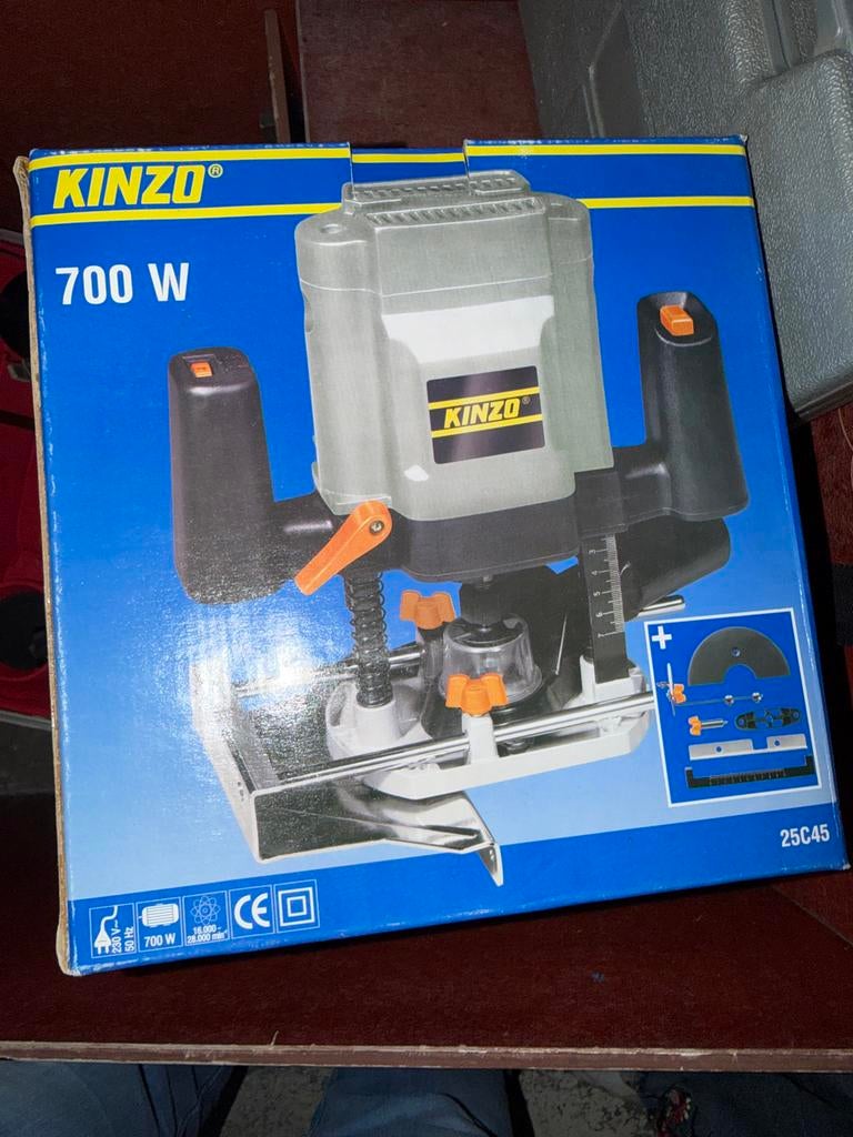 Kinzo Bovenfrees 700W - Nieuw in doos, Ophalen of Verzenden, Nieuw, Elektrisch, Bovenfrees