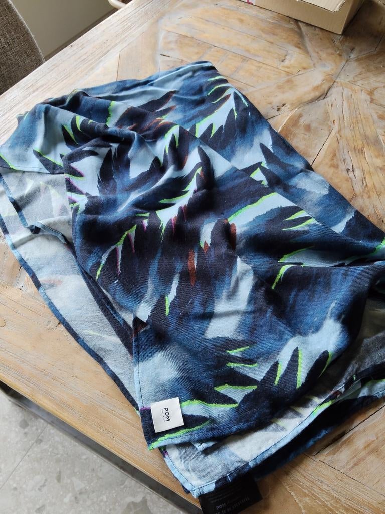 POM Amsterdam, sjaal, groot. 120 x 150, Ophalen of Verzenden, Zo goed als nieuw, Maat 46/48 (XL) of groter, Sjaal