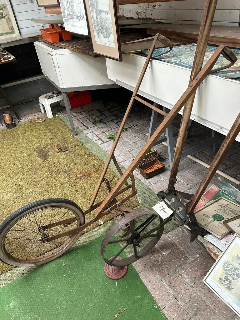 2 antieke schoffels met wiel | schoffelen | biologisch, Antiek en Kunst, Antiek | Gereedschap en Instrumenten, Ophalen