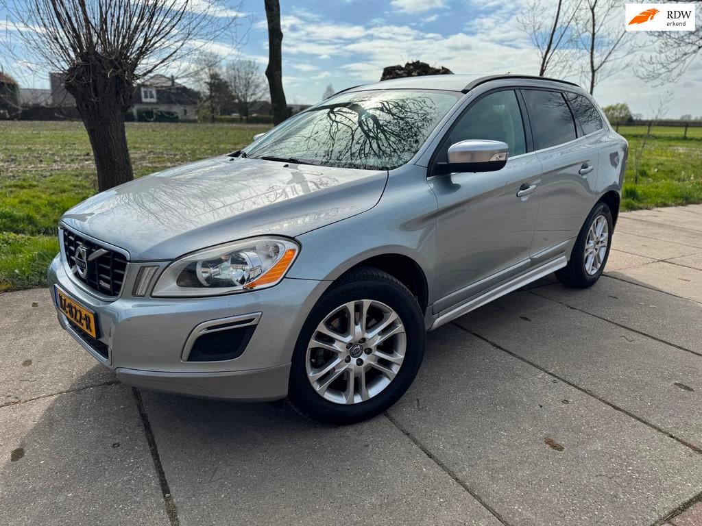 Volvo XC60 2.4D AWD R-Design 163PK AUTOMAAT/LEDER/CLIMA/CRUI, Auto's, Automaat, Euro 5, 15 km/l, Gebruikt