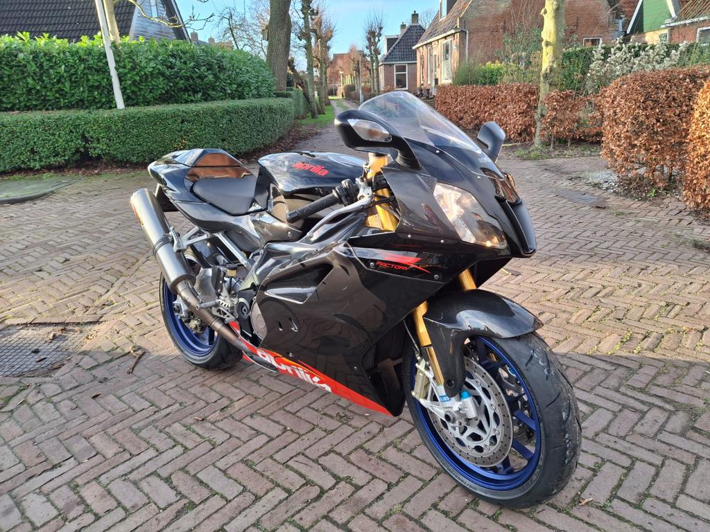 Aprillia rsv factory 1000r, Ophalen, Minder dan 500 stukjes, Zo goed als nieuw
