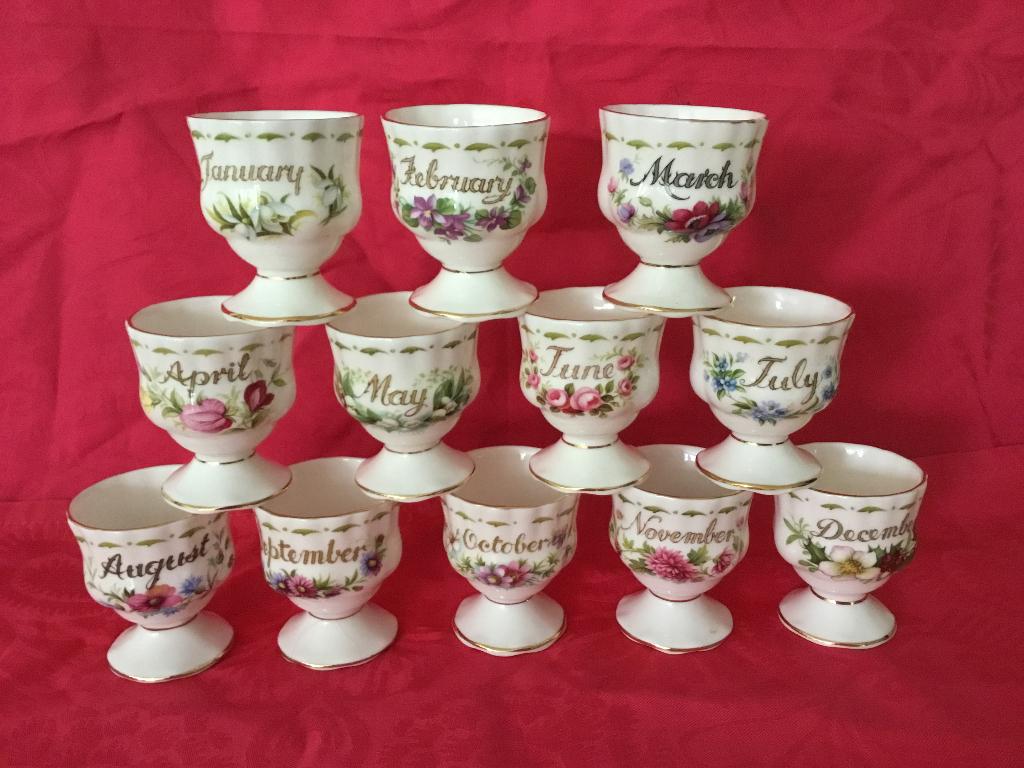 Royal Albert Flower of the Month   eierdopjes, Ophalen of Verzenden, Nieuw, Porselein, Overige typen