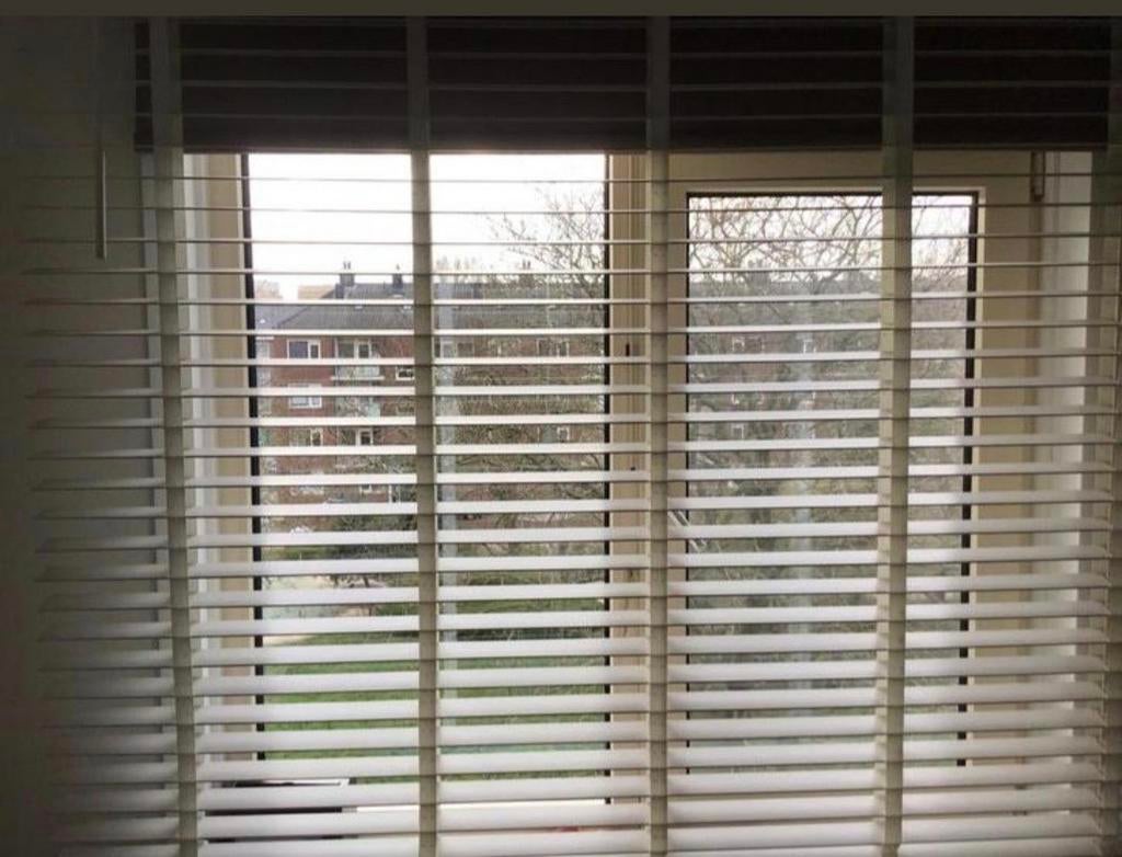 Witte houten jaloezieën, Huis en Inrichting, Stoffering | Gordijnen en Lamellen, Ophalen, Wit, 150 tot 200 cm, Hout