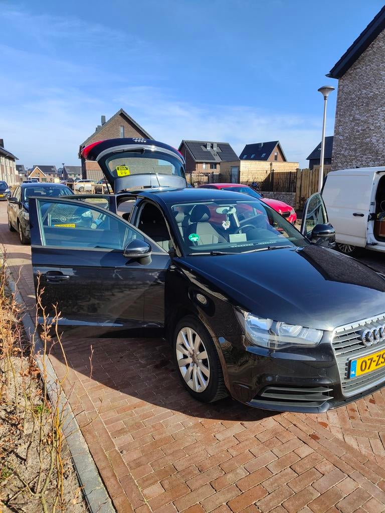 Audi A1 1.2 Tfsi 63KW SB 2013 Zwart NAP NL auto, Voorwielaandrijving, Stof, Zwart, 4 cilinders