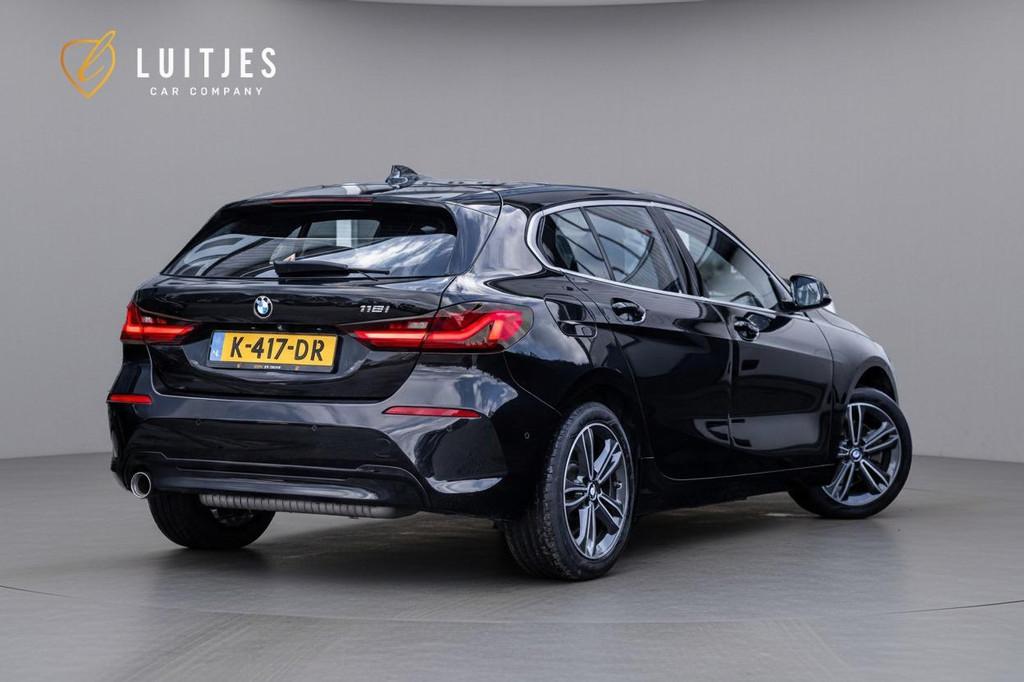 BMW 1 Serie 118i Executive AUT8|Camera|Carplay|LED|Sfeerverl, Auto's, Stof, Gebruikt, Zwart, Origineel Nederlands
