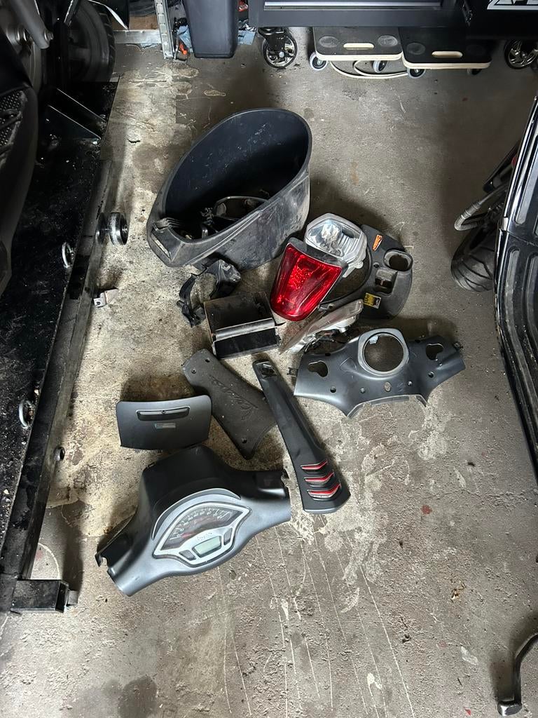 Vespa sprint onderdelen frame zadel, Ophalen of Verzenden, Gebruikt