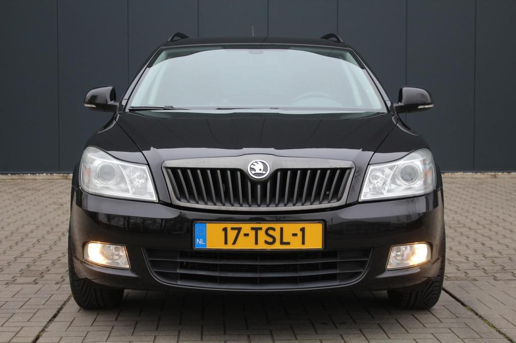 Skoda Octavia Combi 1.4 TSI Greentech Ambition Business Line, Voorwielaandrijving, Euro 5, Stof, Gebruikt