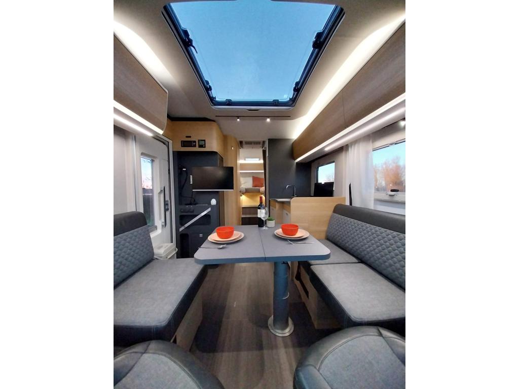 Luxe Adria Coral 650 DL met dubbele airco en tv !!!, Niet ingevuld, Ringverwarming, Treinzit, Bedrijf