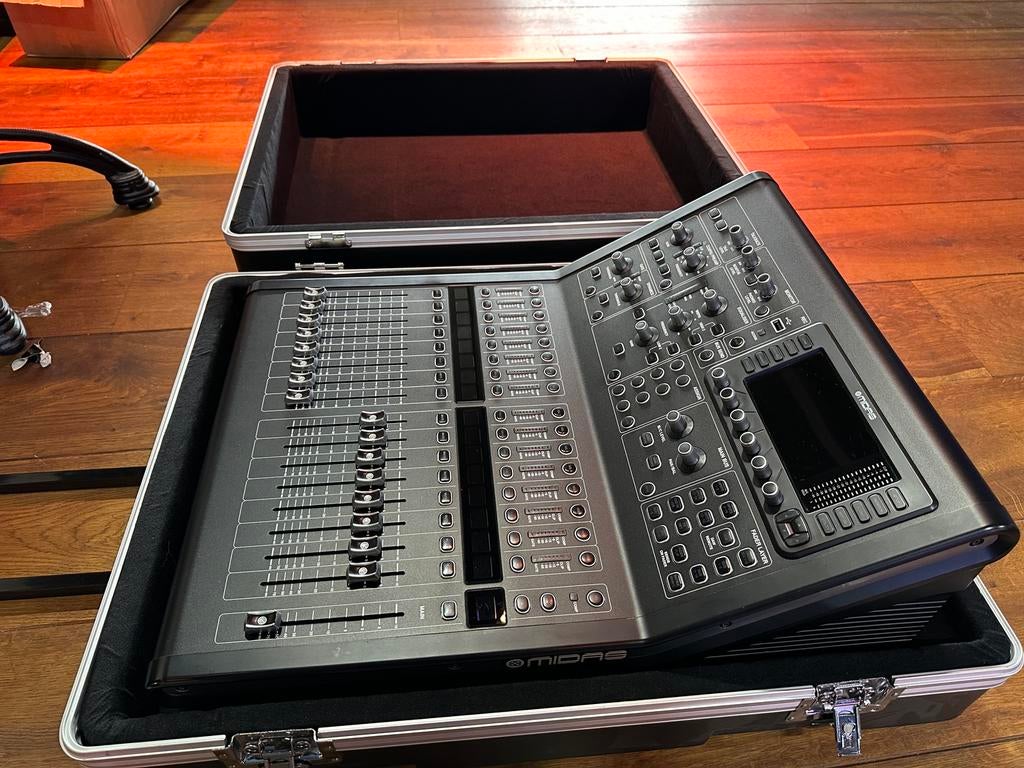 Midas M32r geluidstafel, Muziek en Instrumenten, Mengpanelen, Ophalen, Zo goed als nieuw, 20 kanalen of meer, Microfooningang