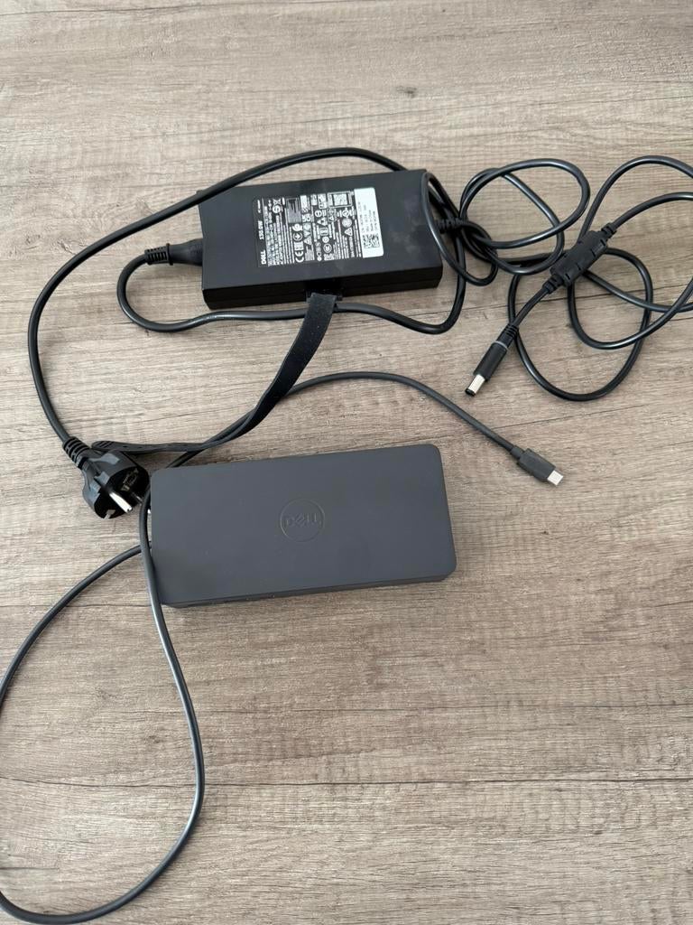 Dell dockingstations d6000 met lader 130w, Computers en Software, Dockingstations, Ophalen of Verzenden, Zo goed als nieuw