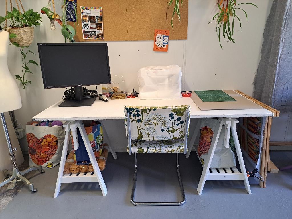 Tafel, Ophalen, Gebruikt, Atelier, 50 tot 100 cm