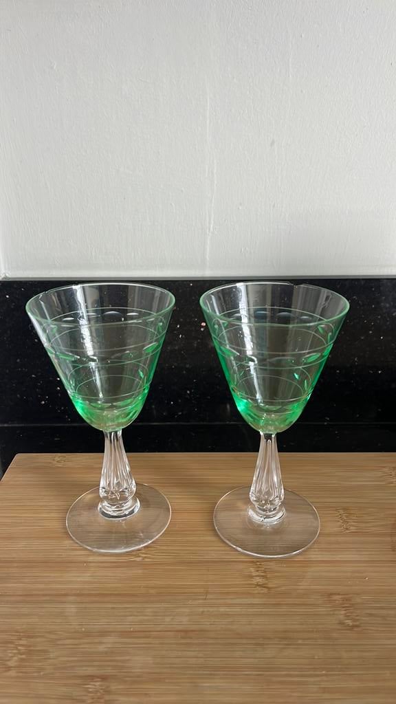 2 Uranium wijnglazen, Antiek en Kunst, Ophalen of Verzenden