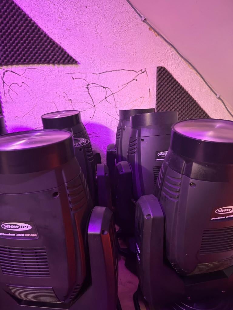 Showtec Phantom 300 Beam (12x) + Flightcases, Ophalen, Gebruikt, Licht