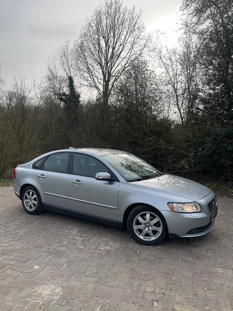 Volvo S40 1.8 2010 Grijs, Voorwielaandrijving, 125 pk, Zwart, 4 cilinders