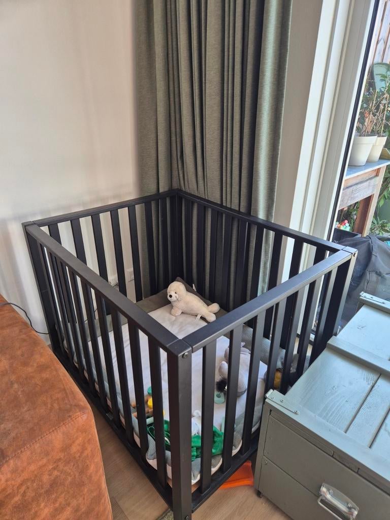 Box zwart - gebruikt - inclusief mobielarm en boxkleed, Ophalen, Gebruikt, In hoogte verstelbaar