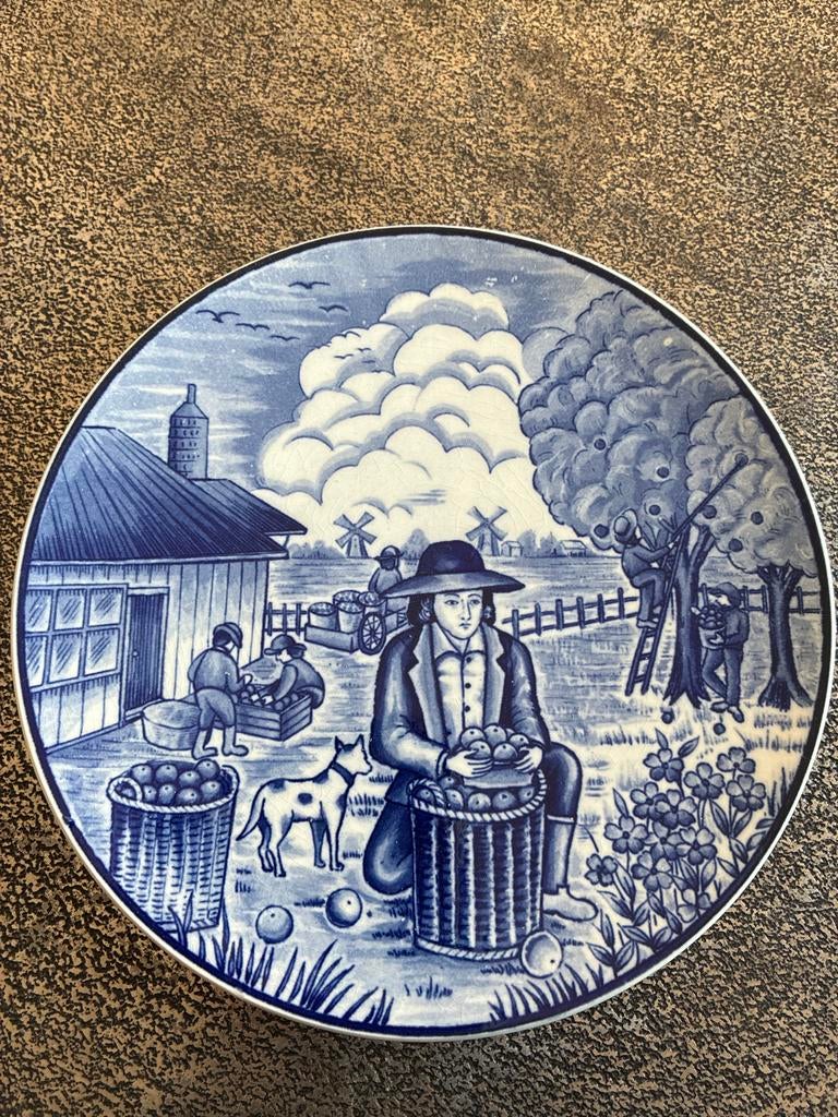Delfts Blauw Sierbord: Oogsttafereel met Molens, Antiek en Kunst, Antiek | Wandborden en Tegels, Ophalen of Verzenden