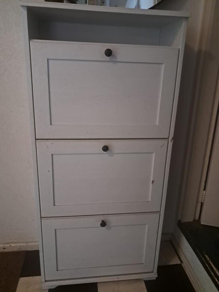 Witte schoenenkast ikea Brusali met 3 vakken 60x30x130, Ophalen, Gebruikt