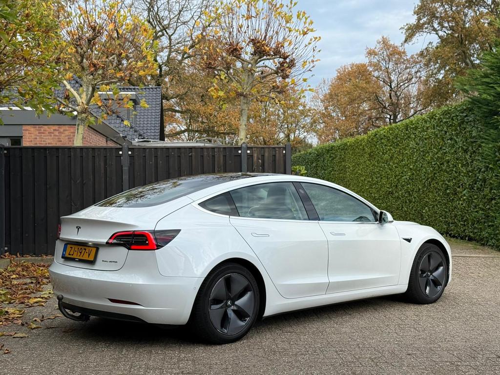Tesla Model 3 Long Range AWD 75 kWh TREKHAAK, Auto's, Tesla, Wit, Origineel Nederlands, 351 pk, 84 €/maand
