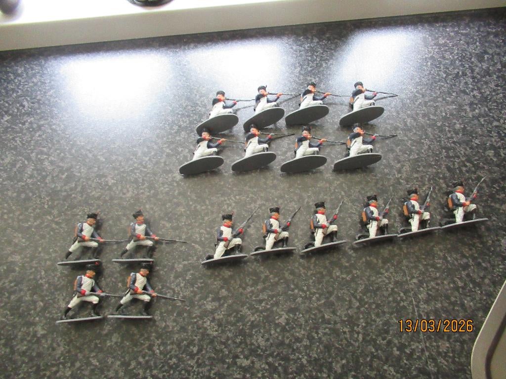 18 SOLDAATJES  FRANSE LINIE INFANTERIE- DIVERSE HOUDINGEN, Hobby en Vrije tijd, Ophalen of Verzenden, Zo goed als nieuw, 1:35 tot 1:50