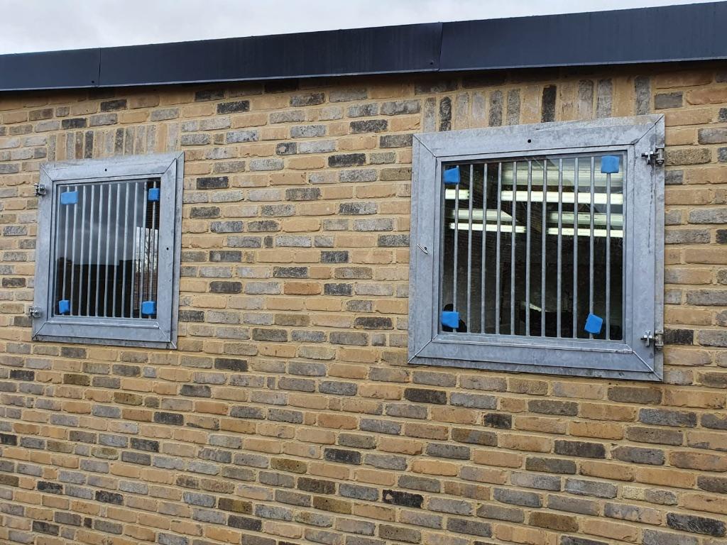 Stalraam, ramen, stalluiken, stalramen, draai-kiep stalraam, Stalling, 4 paarden of pony's of meer