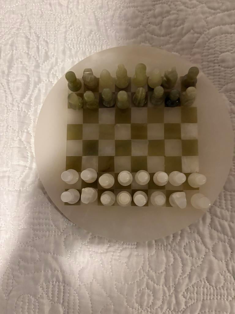 Ongebruikt licht groen onyx natuursteen schaakspel bordspel, Een of twee spelers, Ophalen of Verzenden, Nieuw