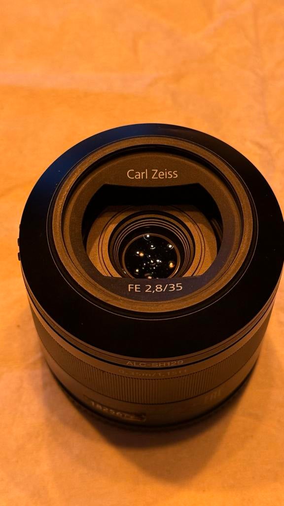 Sony Zeiss FE 35mm f/2.8 Full Frame E-mount lens, Ophalen of Verzenden, Zo goed als nieuw, Groothoeklens