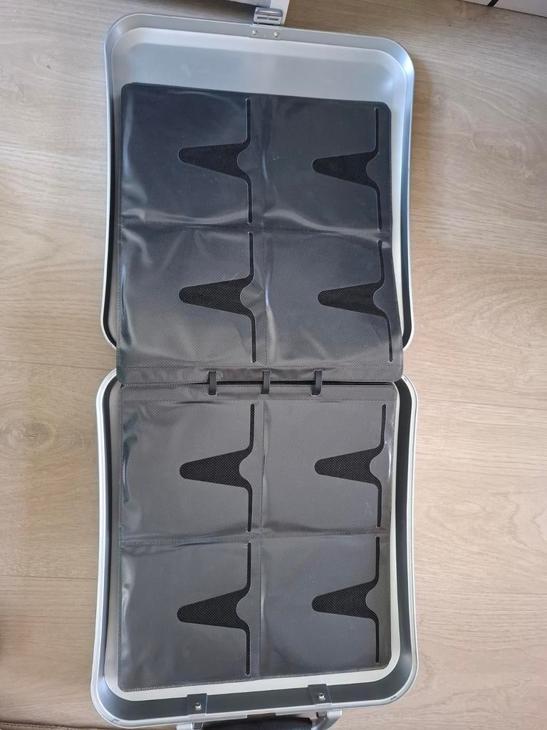 Koffer voor cd's/dvd's, Ophalen, 75 tot 150 discs, Zo goed als nieuw, Metaal