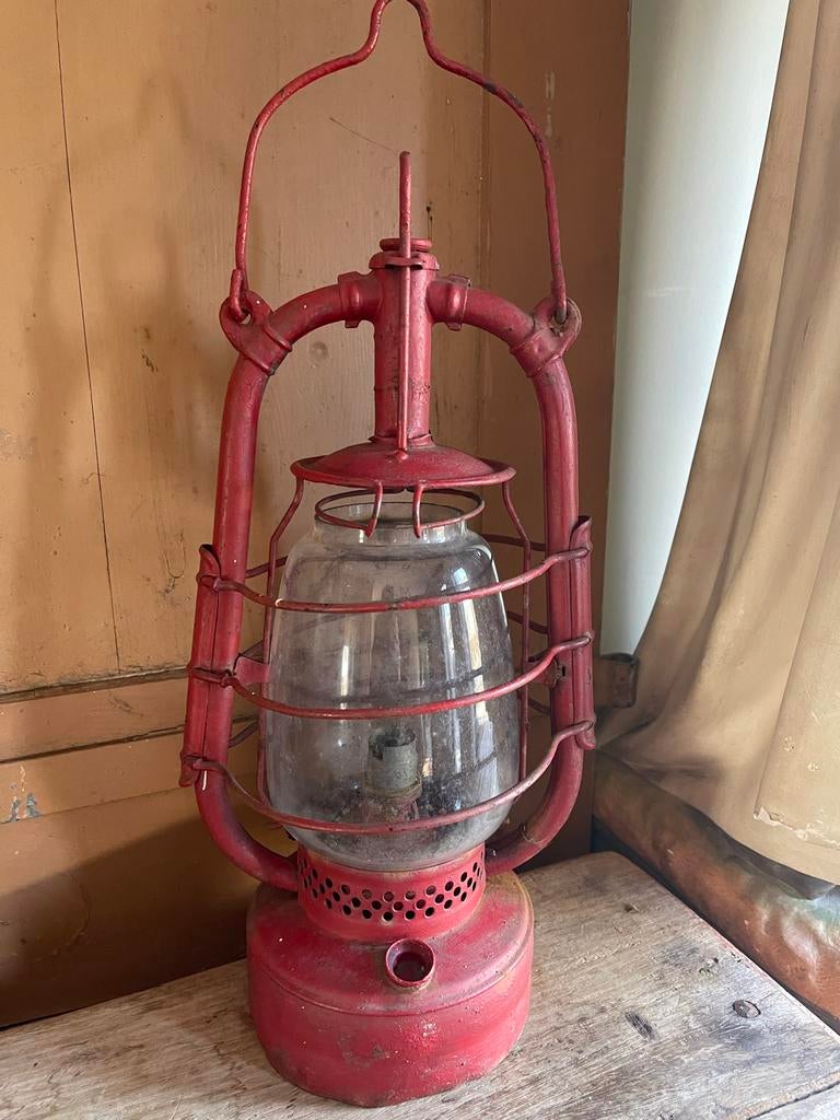 Oude Brocante Rode Petroleumlamp / Olie Lamp - 50 cm, Ophalen of Verzenden