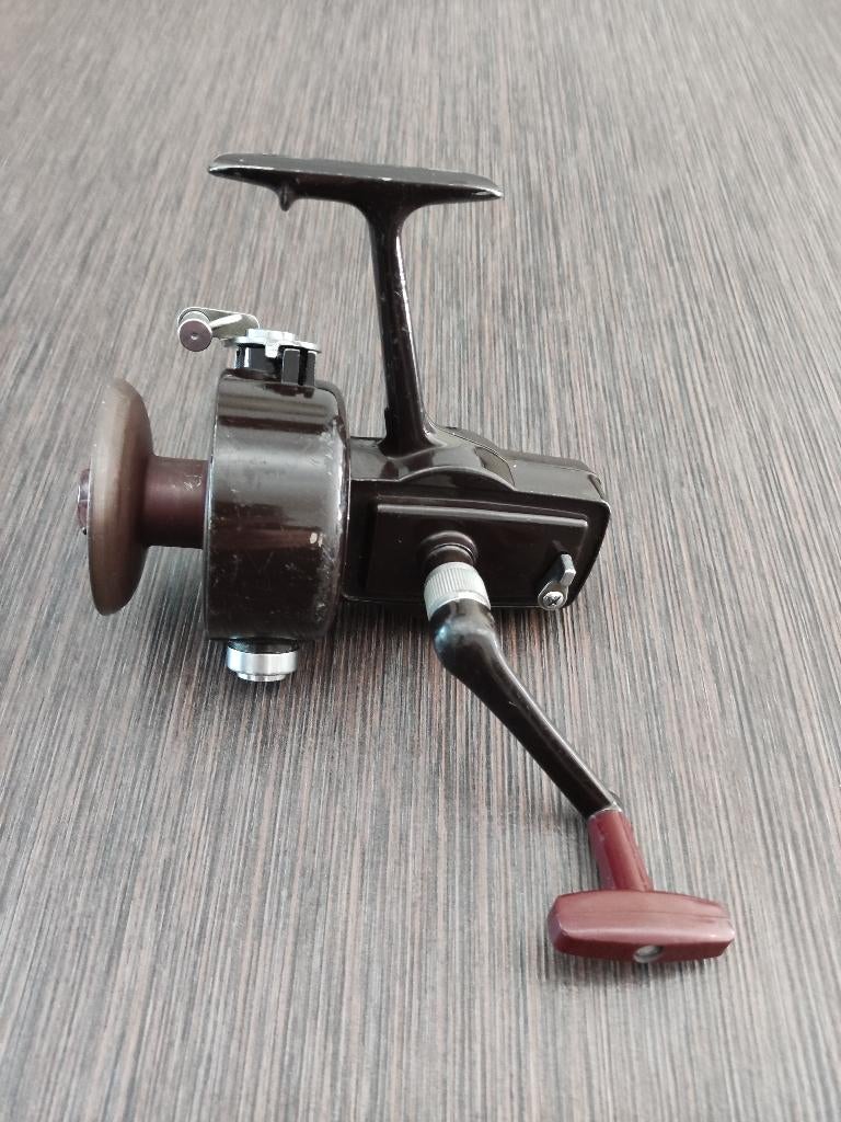 Daiwa 7700A (7700 A) Zeemolen Bruine Serie # vintage # old, Watersport en Boten, Hengelsport | Zeevissen, Ophalen of Verzenden