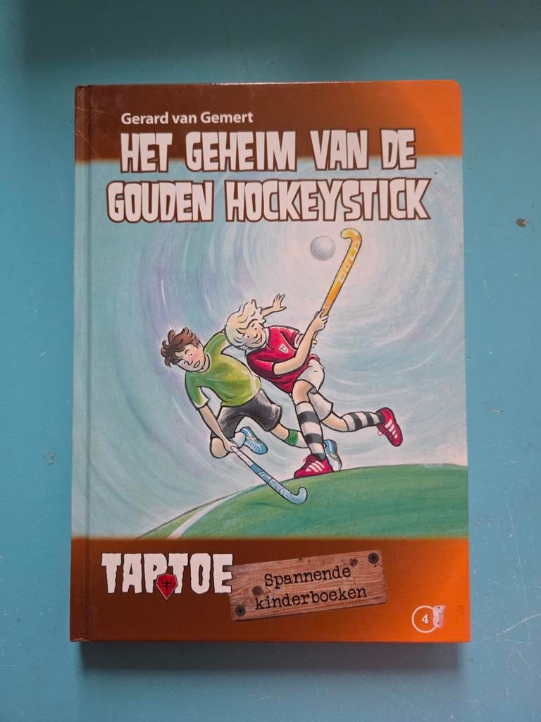 Het Geheim van de Gouden Hockeystick - Gerard van Gemert, Boeken, Ophalen of Verzenden, Gelezen, Gerard van Gemert, Fictie algemeen