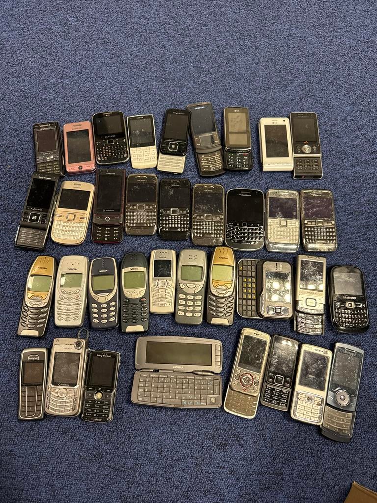 Partij oude mobiele telefoons, Telecommunicatie, Gebruikt, Overige modellen, Ophalen of Verzenden, Minder dan 3 megapixel