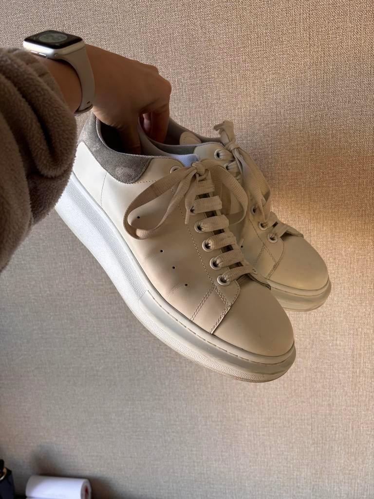 Alexander McQueen sneakers maat 44, Wit, Ophalen of Verzenden, Sneakers of Gympen, Gedragen