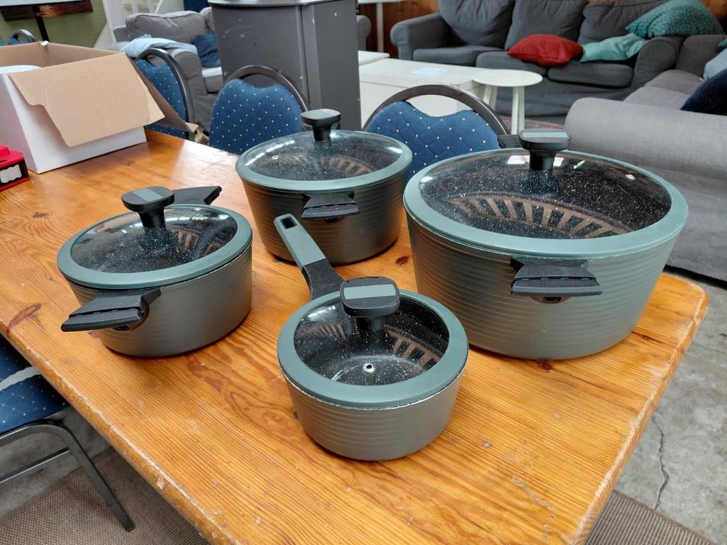 Set mooie pannen met speciale coating  Merk: Edenberg, Ophalen of Verzenden, Rvs, Pannenset