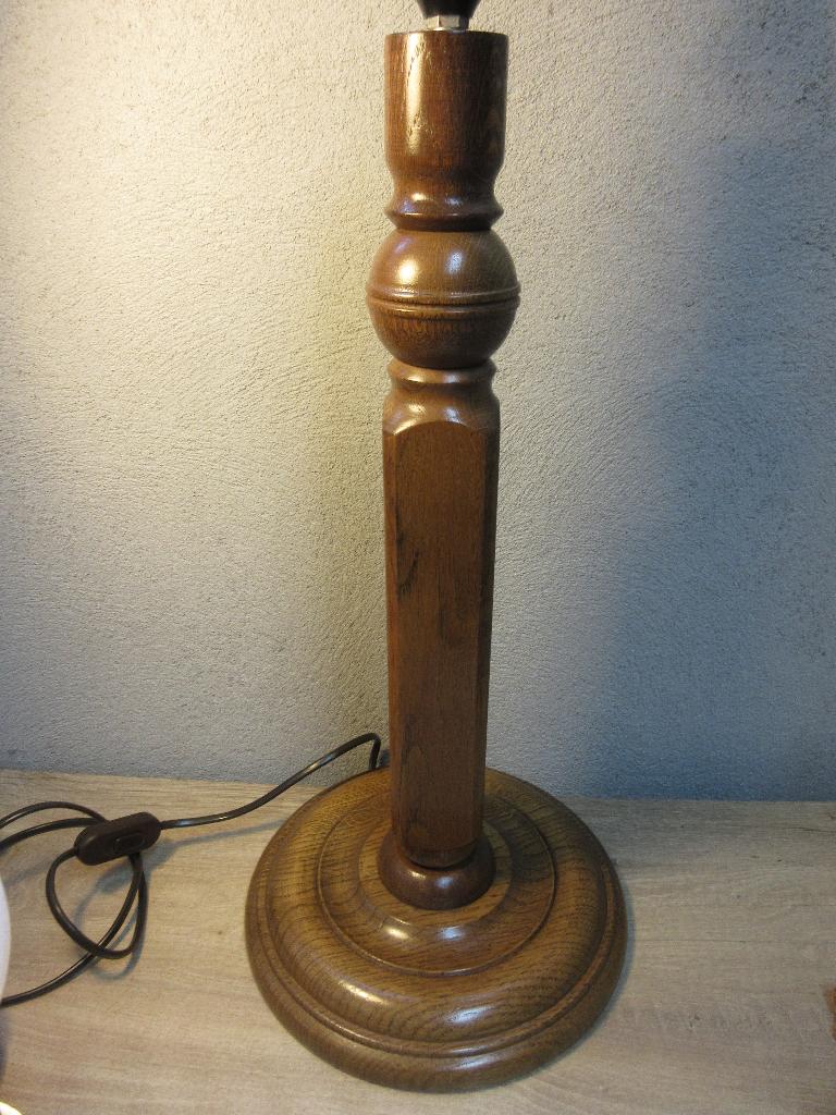 Hoge houten lampenvoet, Ophalen of Verzenden, Gebruikt, Hout, Minder dan 50 cm